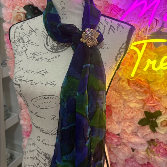 Vintage Oscar de la Renta Blue and Green Floral Design Scarf - Picture 2 of 6